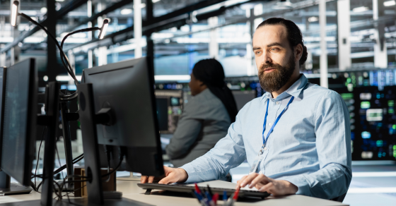 Canadian enterprise IT professional managing hardware decommissioning and ITAD program in a data centre